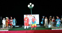 Biểu diễn thời trang từ các nguyên vật liệu phế thải  nhằm tuyên truyền thông điệp bảo vệ môi trường    