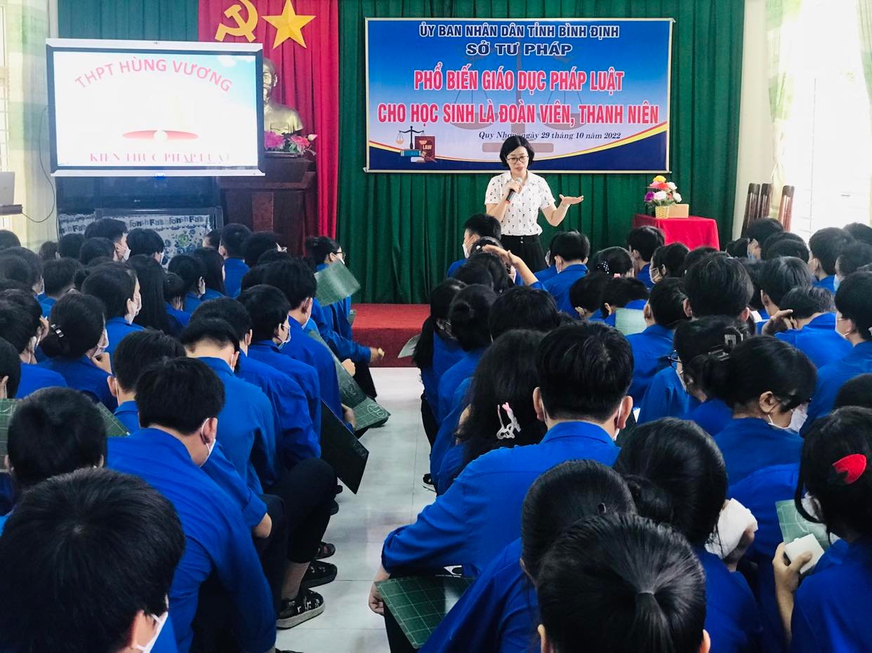 Tổ chức chương trình phổ biến, giáo dục pháp luật – Sân chơi trí tuệ lành mạnh cho các em học sinh là đoàn viên, thanh niên