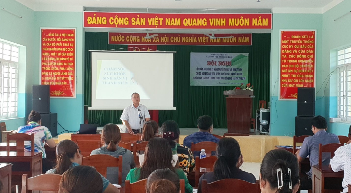 Ban Dân tộc tỉnh: Tập huấn, bồi dưỡng kỹ năng truyền thông, vận động tư vấn cho đội ngũ báo cáo viên, tuyên truyền viên pháp luật về tảo hôn và hôn nhân cận huyết thống trong vùng đồng bào dân tộc thiểu số tại huyện An Lão