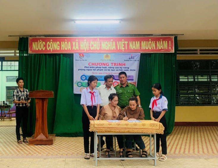 CÔNG AN XÃ TÂY AN, HUYỆN TÂY SƠN:  TUYÊN TRUYỀN, PHÒNG NGỪA VI PHẠM PHÁP LUẬT  TRONG CƠ SỞ GIÁO DỤC