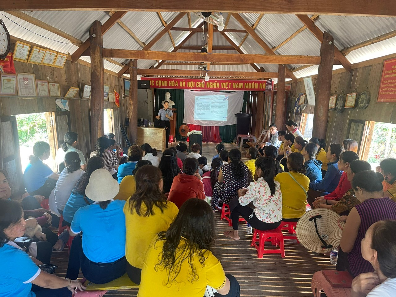 Quang cảnh buổi truyền thông