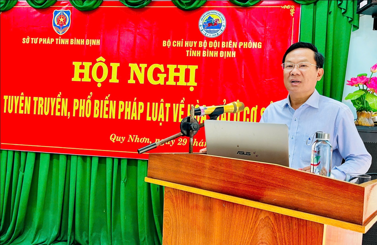 Đồng chí Trần Văn Sang, Tỉnh ủy viên, Giám đốc Sở Tư pháp phát biểu khai mạc Hội nghị