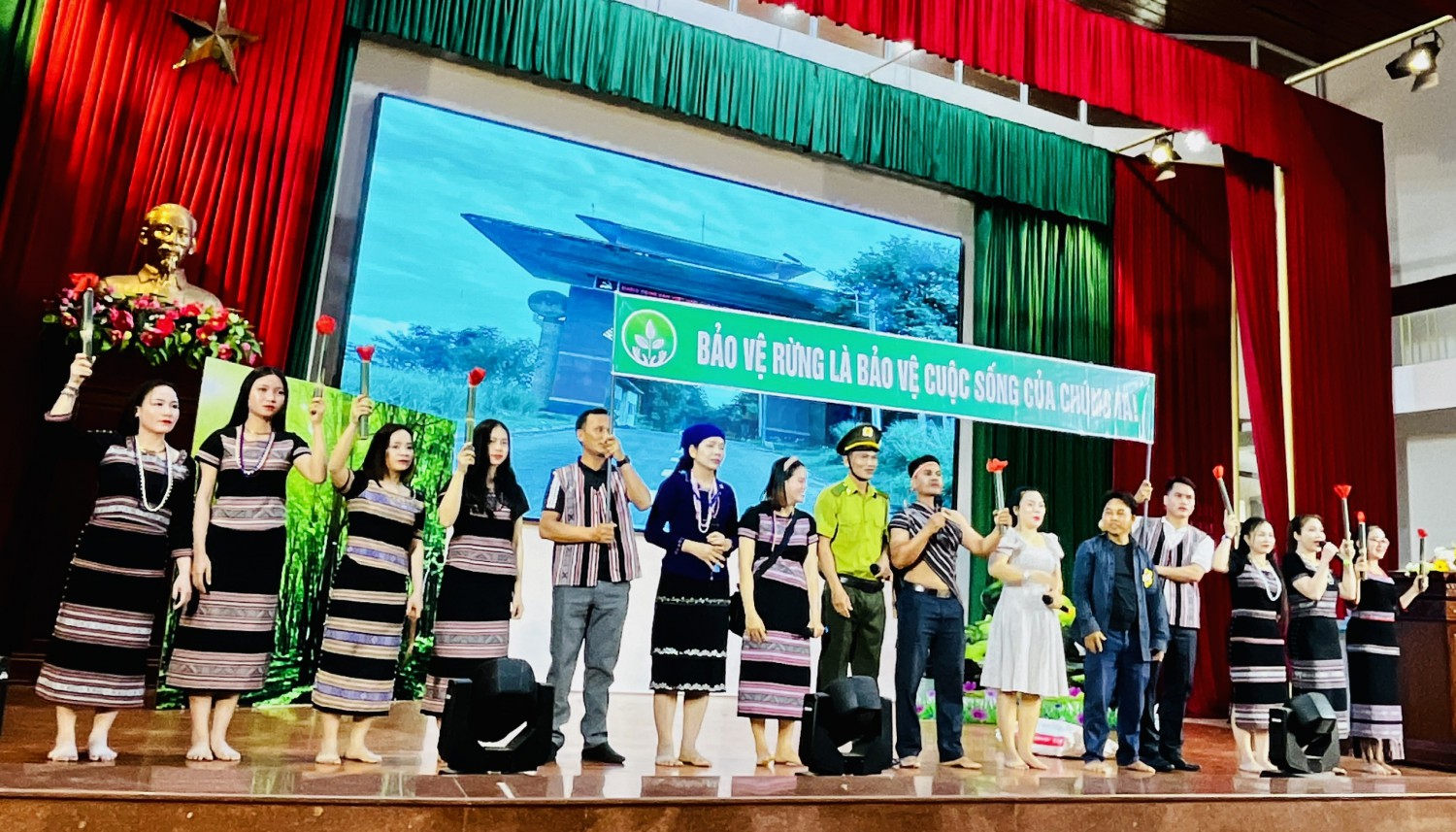 Tiểu phẩm tuyên truyền bảo vệ rừng của đội thi huyện An Lão