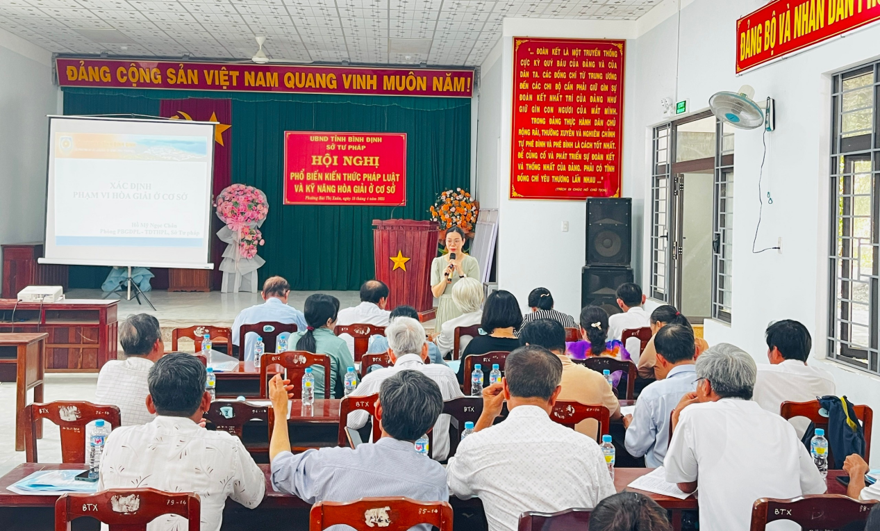 Đ/c Hồ Mỹ Ngọc Chân, Trưởng phòng Phòng PBGDPL - TDTHPL hướng dẫn xác định phạm vi hòa giải ở cơ sở