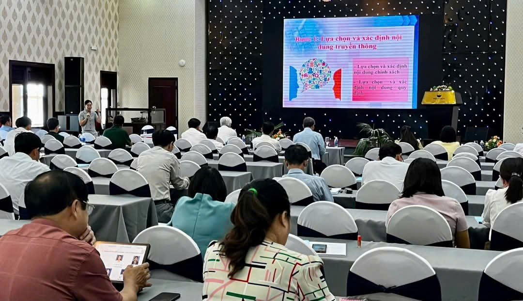 Tập huấn truyền thông chính sách cho báo cáo viên pháp luật tỉnh Bình Định