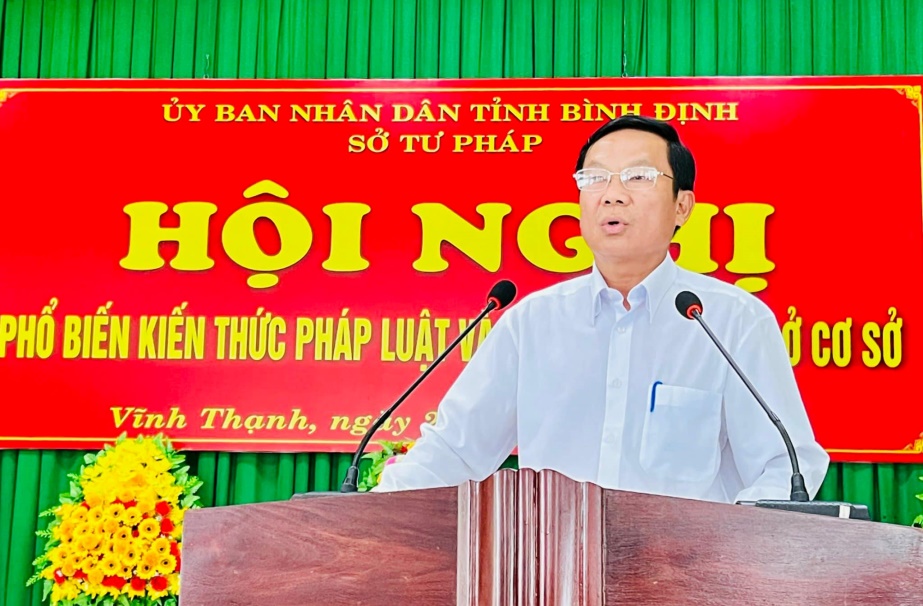 Đ/c Trần Văn Sang, Tỉnh uỷ viên, Giám đốc Sở Tư pháp phát biểu khai mạc Hội nghị
